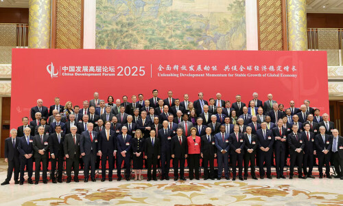 China promotes business potential to Apple, Pfizer and other US companies