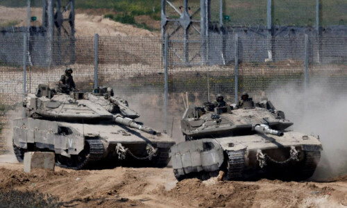 UN blames ‘Israeli tank’ for deadly strike on its buildings in Gaza UN blames ‘Israeli tank’ for deadly strike on its buildings in Gaza