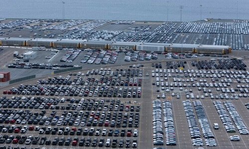Trump auto tariffs: President slaps 25% duties on car imports to US