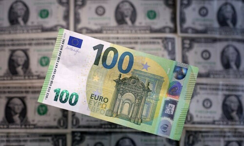 Euro at three-week low as Trump imposes auto tariffs