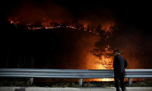 South Korea hopes to use break in weather to contain deadly wildfires