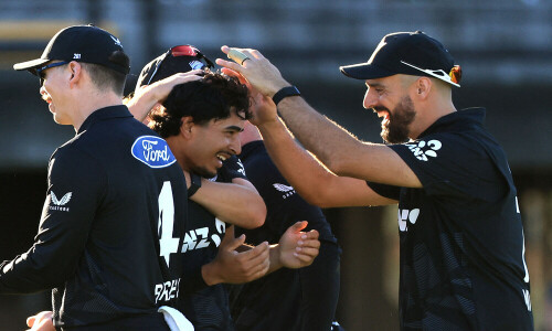 Chapman blasts ton as New Zealand win first Pakistan ODI by 73 runs