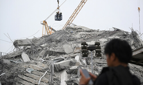 Myanmar quake death toll hits 1,700 as aid scramble intensifies