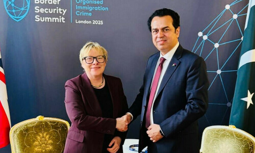 Minister of State for Interior represents Pakistan at Border Security Summit 2025 in London