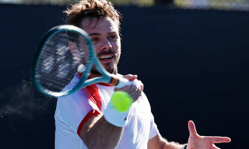 Stan Wawrinka wins thriller in Bucharest