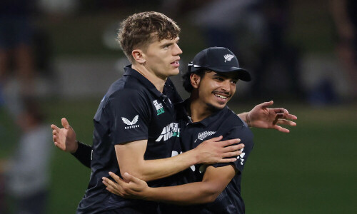 New Zealand hammer Pakistan by 43 runs to sweep ODI series 3-0