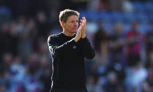 Oliver Glasner praises Palace&rsquo;s composure when down to nine men in win over Brighton