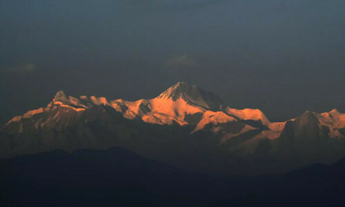 Two Nepalis swept away by Annapurna avalanche