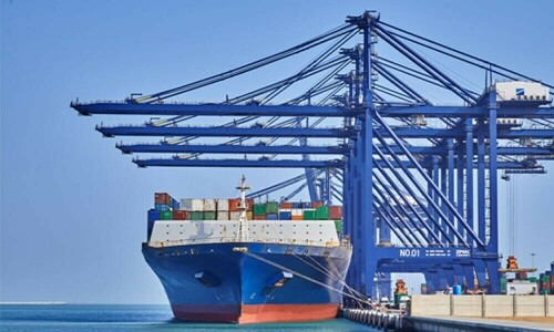 برآمدات میں اضافہ، وزیراعظم کی حکام کو ماہرین اور صنعتکاروں کو اعتماد میں لینے کی ہدایت
