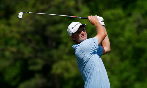 Rose storms into Masters lead, McIlroy stumbles late