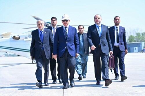 PM arrives in London