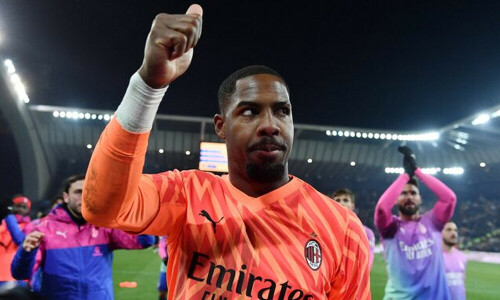Injured Maignan to return to Milan after overnight hospital stay