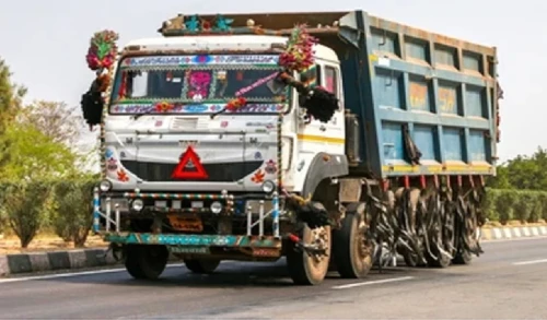 Karachi traffic police launch crackdown on dumpers after viral video of traffic violation