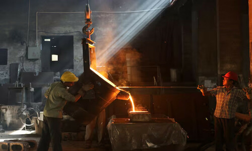 UK govt races against time to keep steel furnaces running