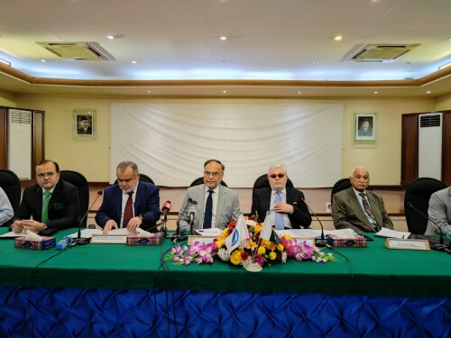 Karachi must take the lead for Uraan Pakistan&rsquo;s flight to success: Ahsan Iqbal