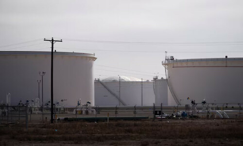 Pakistan mulls US oil imports to ease trade imbalance, sources say
