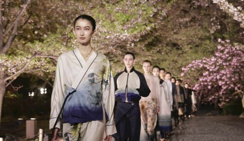 Dior shows fall fashion collection in gardens of ancient Kyoto temple Dior shows fall fashion collection in gardens of ancient Kyoto temple