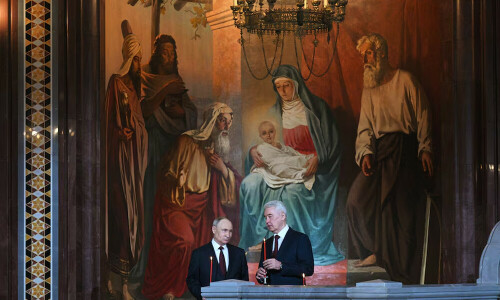 Putin attends Orthodox Easter service after declaring ceasefire in Ukraine