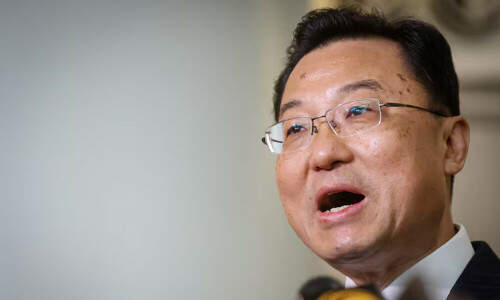 China&rsquo;s US envoy urges end to trade war, but warns Beijing ready to fight