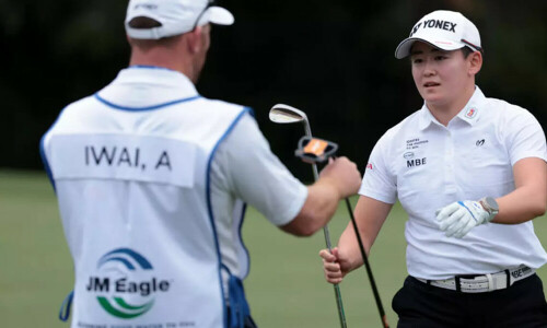 Trio share lead at tight LA Championship