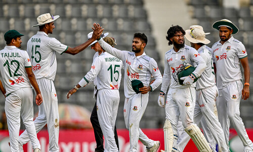 Mehidy&rsquo;s five wickets help Bangladesh fight back in first Zimbabwe Test