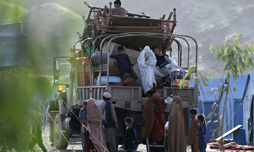 Islamabad says more than 100,000 Afghans left Pakistan in April