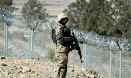 Pakistan, India troops exchange fire in Kashmir