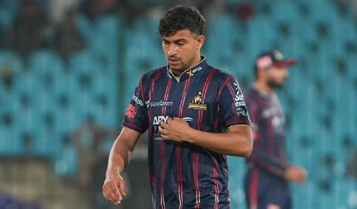 Karachi Kings&rsquo; Fawad Ali lights up PSL 10 with raw pace, touching 150 kph
