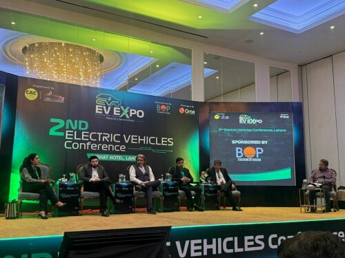 حکومتی سبسڈیز، ٹیکس کریڈٹس الیکٹرک وہیکلز اپنانے کیلئے ضروری