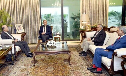 پاک بھارت کشیدگی، صدر اور وزیراعظم ملاقات میں صورتحال کا جائزہ