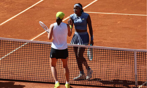 Gauff crushes Swiatek, will face Sabalenka in Madrid final