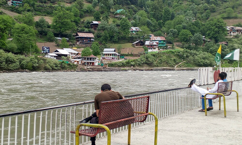 India-Pakistan tensions hit tourism in Kashmiri valley