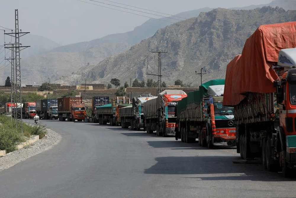 پاک بھارت کشیدگی میں اضافے سے افغانستان سے آنے والے ٹرک پھنس گئے