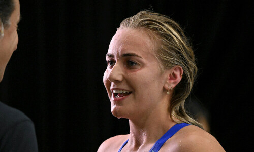 American Ledecky breaks own 800m freestyle world record