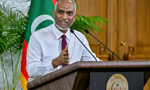 Maldives president holds record 15-hour press conference