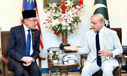 PM Shehbaz discusses regional developments with Malaysian counterpart