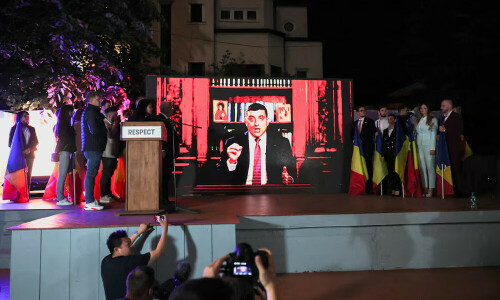 Romanian hard-right leader clear winner in first-round presidential vote