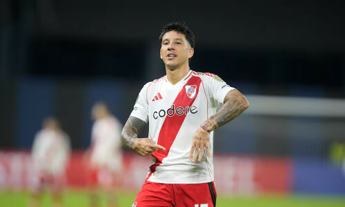 River Plate secure second spot in Group B with 4-1 win over Velez