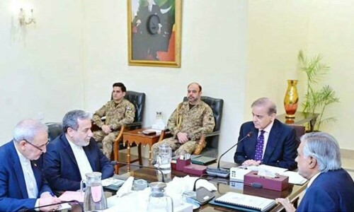 سندھ طاس معاہدے کو ہتھیار کے طور پر استعمال کرنا ریڈ لائن ہے، وزیراعظم کی ایرانی وزیر خارجہ سے گفتگو