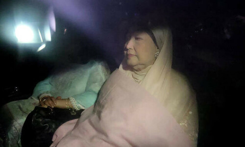 Bangladesh&rsquo;s ailing former premier Khaleda Zia returns home