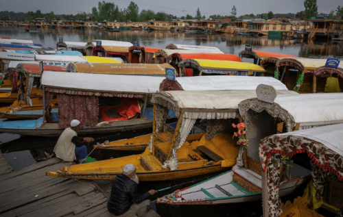 Kashmir prepares for tourism &lsquo;long lull&rsquo; as war cries ring loud