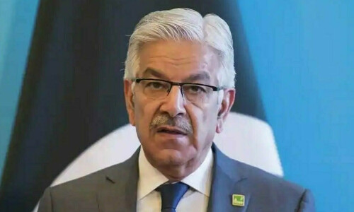 Pakistan defence minister says US leading de-escalation efforts in India conflict