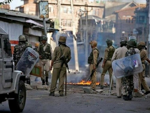 Blasts heard in IIOJK&rsquo;s Srinagar, say official, Reuters witness, residents