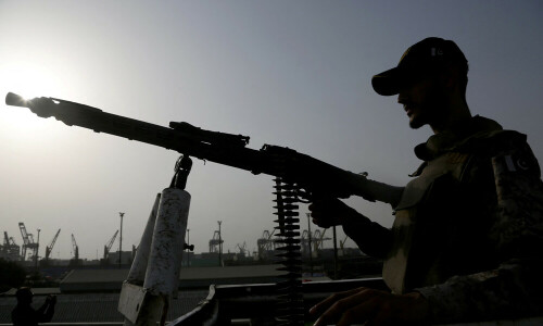 Pakistan and India step up military strikes amid calls to de-escalate
