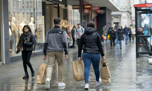 UK shoppers celebrate Easter and the sunshine with a spending splurge