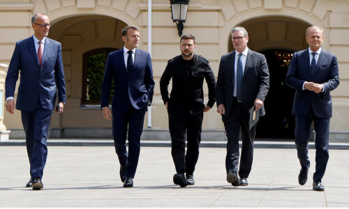 France&rsquo;s Macron says Russia could face new sanctions if no ceasefire