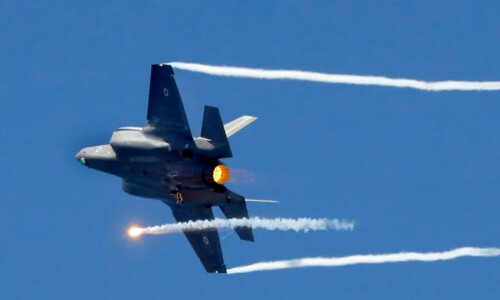 UK govt defends supplying fighter jet parts to Israel