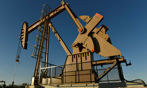 Oil heads for weekly gain but remains under supply hike pressure