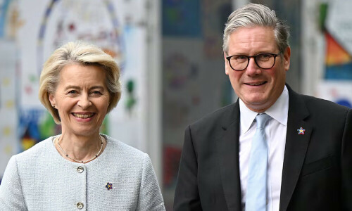 EU and UK reach tentative agreement ahead of summit, say EU officials