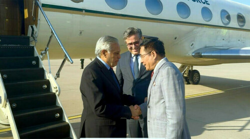 وزیر خارجہ اسحاق ڈار 3 روزہ سرکاری دورے پر بیجنگ پہنچ گئے